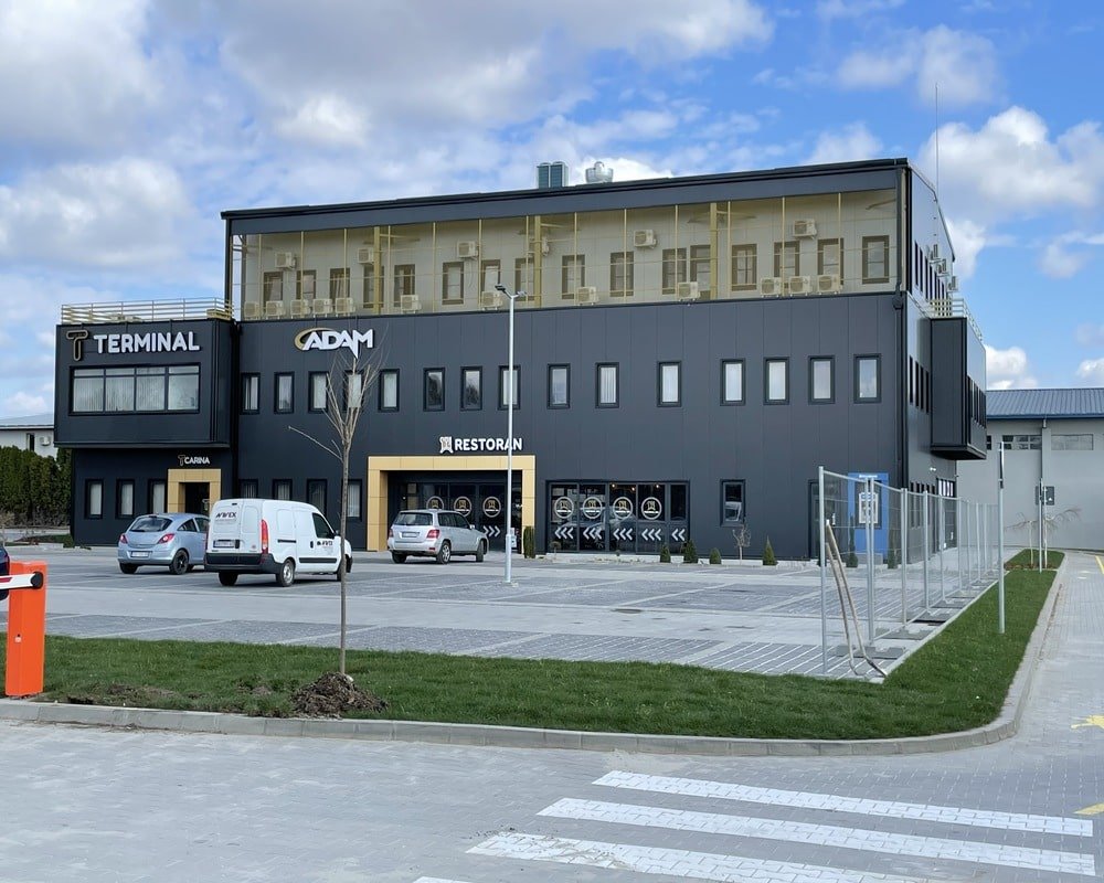 commercial building contractor Hungary